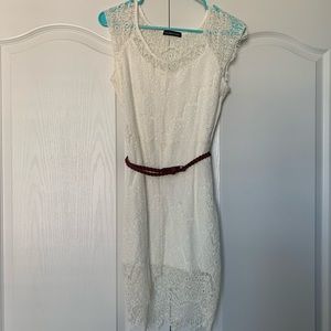 White lace sleeveless dress